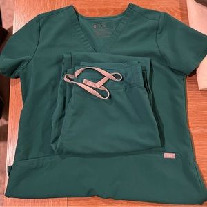 Figs scrubs, size small